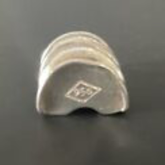 BP Amoco Oil Barrel Vintage 1976 Silver Pendant Charm - Picture 3 of 3